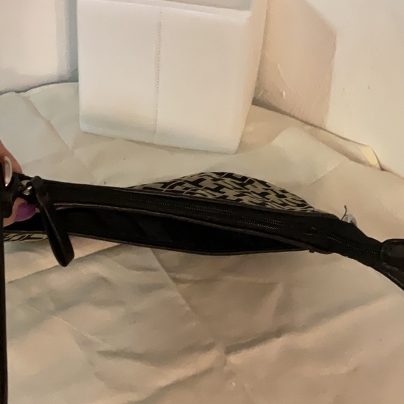 Tommy Hilfiger Logo Crossbody Bag, 6”x9.5”, Black/Tan - Picture 5 of 9